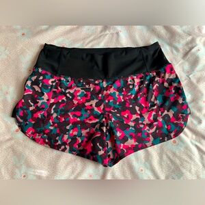 ATHLETA Running Free Women's Athletic Shorts - Pink and Black Camo 3.5 Size SM